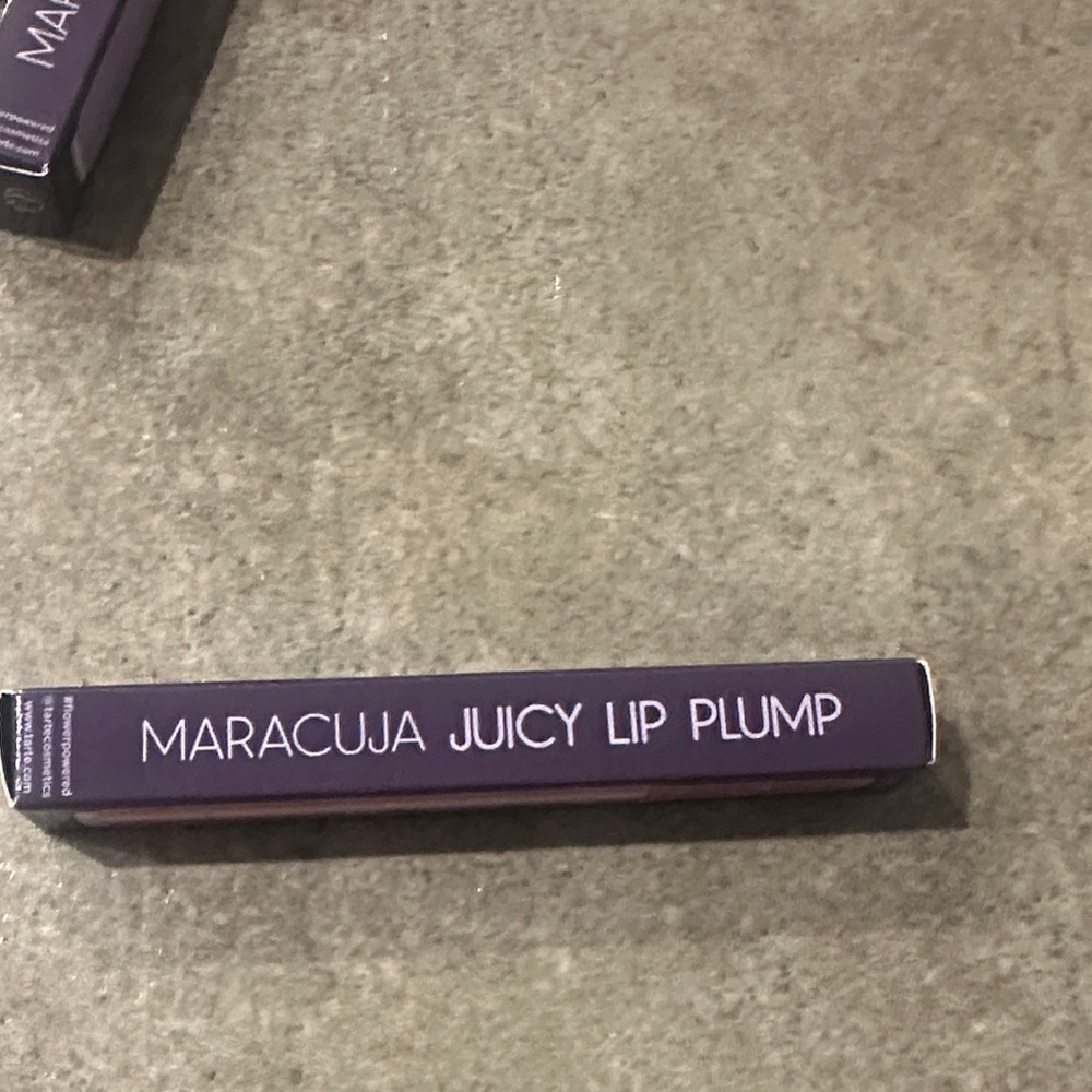 tarte Maracuja Juicy Lip Plump - pink color